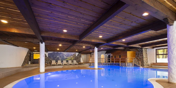 Pozerajte sa na mohutné štíty, pripíjajte welcome drinkom, relaxujte vo wellness a majte plné brušká. Idete?
