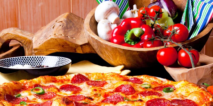 Zahrajte si bowling a pochutnejte si na dvou pizzách