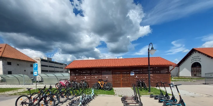 Podpolaní je bohaté na cyklo a pěší trasy, tak toho využijte.