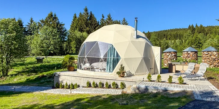 Glamping v Krušných horách: komfortně vybavený stan se saunou a výhodami