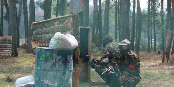Paintball se 100 kuličkami na poloostrově u rybníka