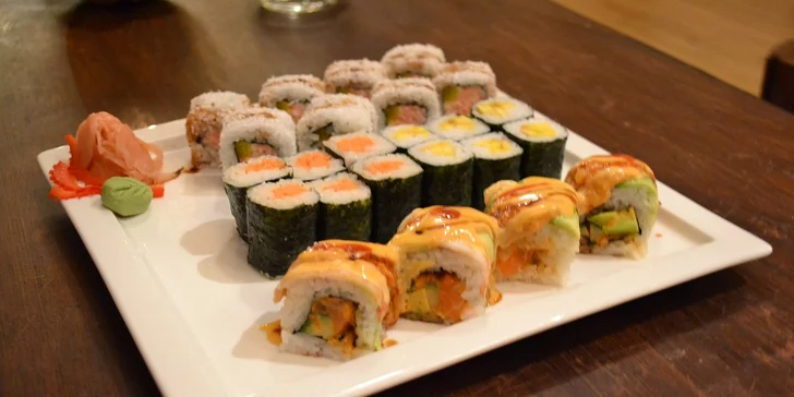Bohaté sushi menu pro dva v Café Buddha