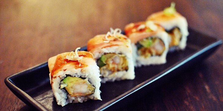 Bohaté sushi menu pro dva v Café Buddha
