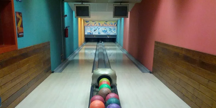 Zábava pro celou partu: 1 nebo 2 křupavé pizzy dle vašeho gusta a hodina bowlingu