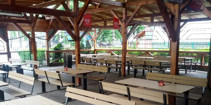 Zábava pro celou partu: 2 křupavé pizzy dle vašeho gusta a hodina bowlingu