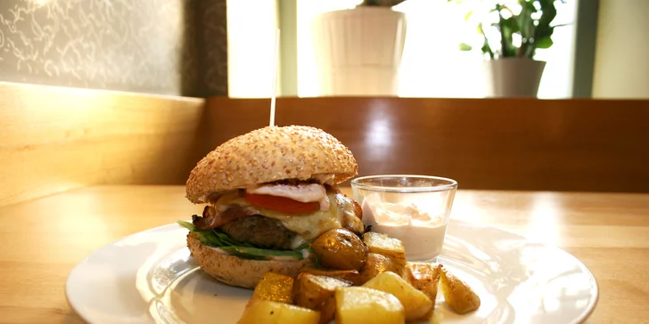 2× Royal burger a 2 saláty v Jiné krajině
