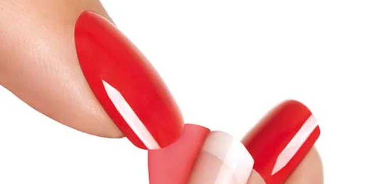 Luxusní 90 minut Wellness pedikúra Alessandro s aplikací Striplacu
