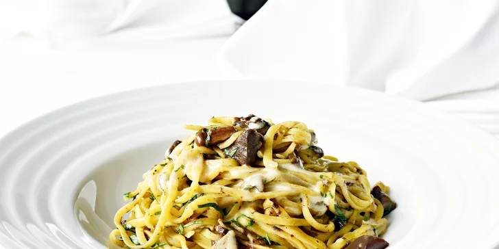 Dokáží vám to i tyto čerstvé těstoviny „linguine“, houbové ragú a parmazánový krém.