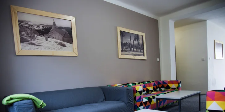 Pohodlné posezení ve společenské místnosti.