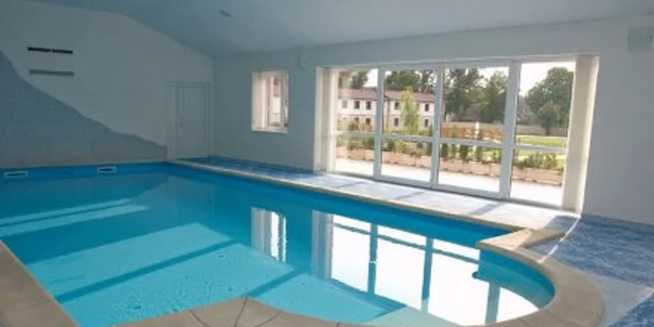2690 Kč ubytování na dvě noci pro dva v komfortním pokoji Hotelu Lions. Mnoho doprovodných služeb, snídaně a maximum romantiky se slevou 58%.