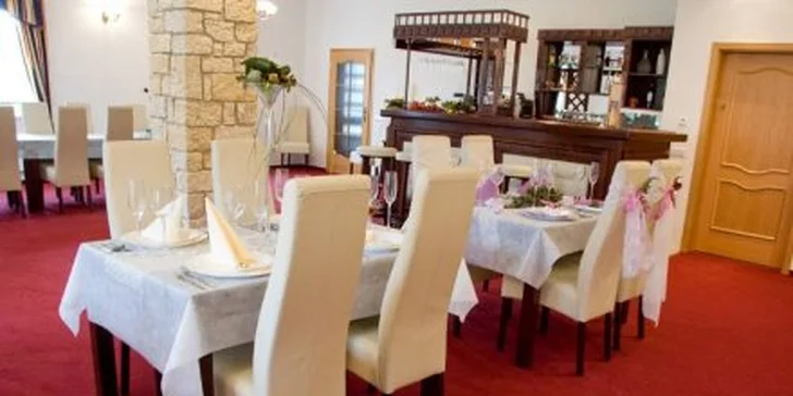 2690 Kč ubytování na dvě noci pro dva v komfortním pokoji Hotelu Lions. Mnoho doprovodných služeb, snídaně a maximum romantiky se slevou 58%.