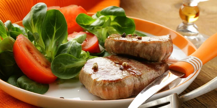 Dobroty z grilu a koupání v kempu Merkur