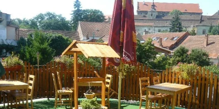 Dva Páclovy tataráky s osmi topinkami