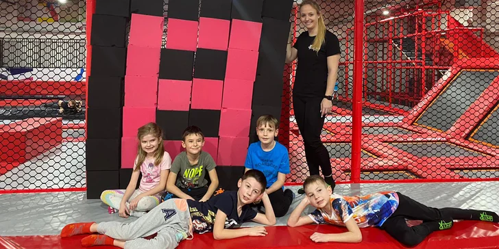 Čeká tu na vás 1300 m² vzájemně propojených atrakcí z trampolín.