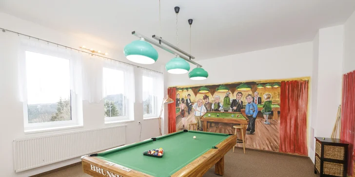Kulečník, stolní tenis a fotbálek budete mít k využití zdarma.