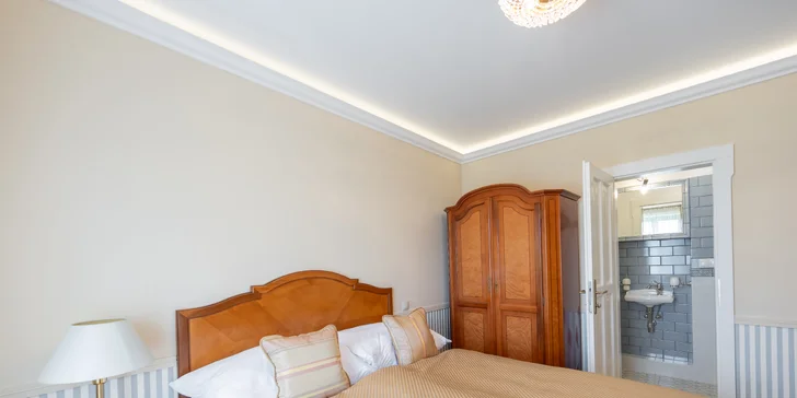 Pre hostí, ktorí túžia po maximálnom priestore a okázalosti, je pripravený zámocký apartmán.