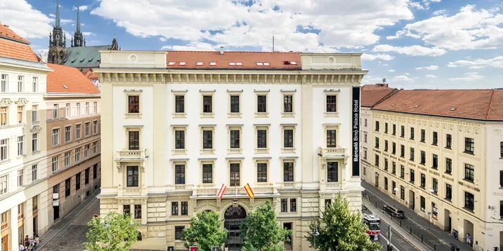 Hotel je v blízkosti katedrály sv. Petra a Pavla i hradu Špilberk. 