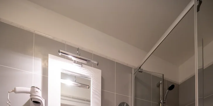 Samozřejmostí je vlastní koupelna se sprchovým koutem. 