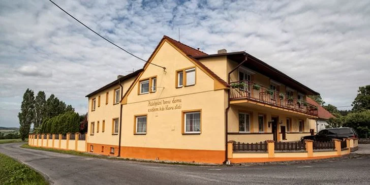 Dovolená u Klatov pro dva s polopenzí i bazénem
