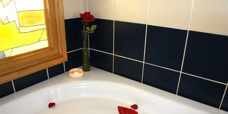 Romantická pivní nebo čokoládová koupel pro dva