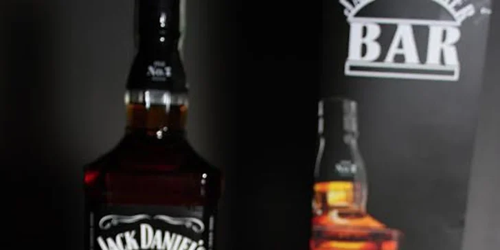 3 půllitry točeného Heinekenu v Jack's Burger Baru