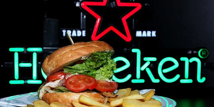 3 půllitry točeného Heinekenu v Jack's Burger Baru