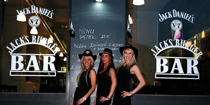 3 půllitry točeného Heinekenu v Jack's Burger Baru