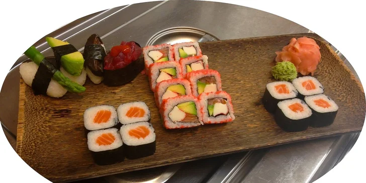 32 až 64 kousků sushi s sebou. Do práce či na doma