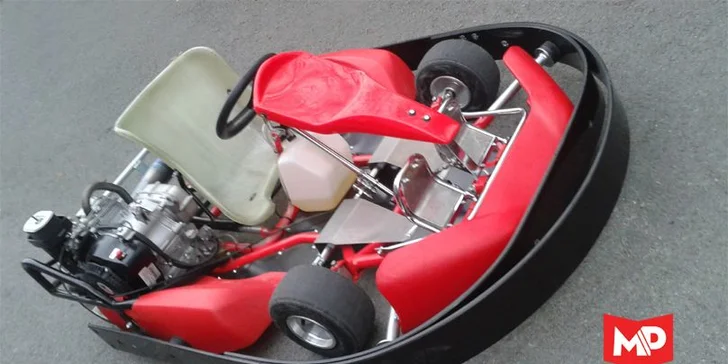 Jízda v rychlé motokáře a závodním simulátoru