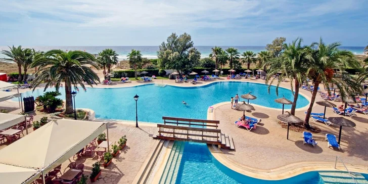 Hotel disponuje 2 venkovními bazény, dětským bazénem a brouzdalištěm.