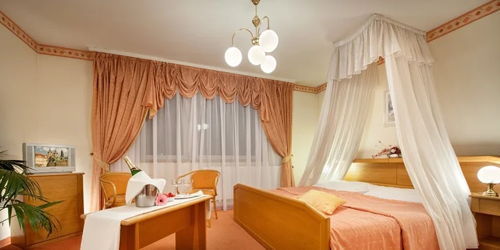 Jahody, sekt a 2 hodiny v útulném apartmá pro dva