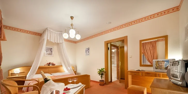Jahody, sekt a 2 hodiny v útulném apartmá pro dva