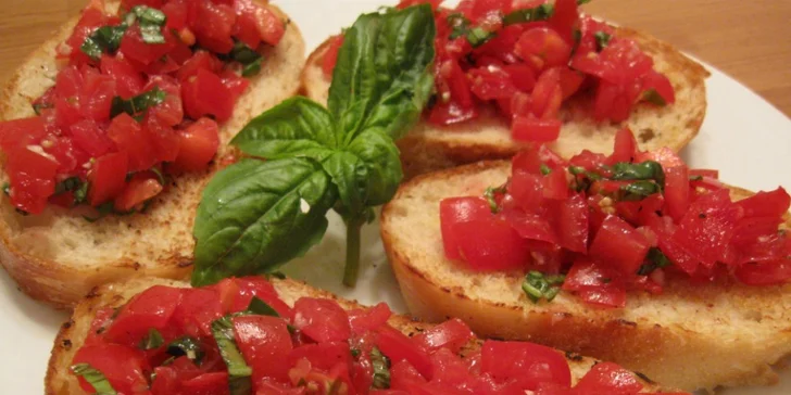 3 chodové menu pro dva v italské restauraci v centru Prahy - Bruschetta, Pizza a Tiramisu