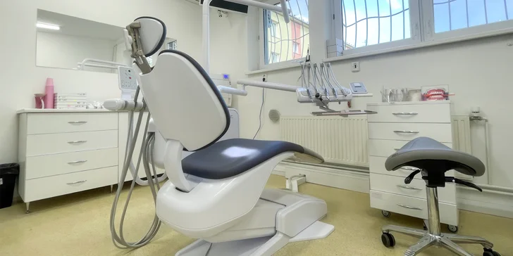 Čeká vás 50 minut v péči odborníka: vyšetření, instruktáž domácí péče, odstranění zubního kamene a plaku a fluoridace.