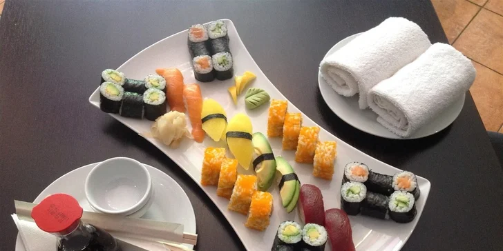 Sushi menu pro dva v restauraci Abri Sushi