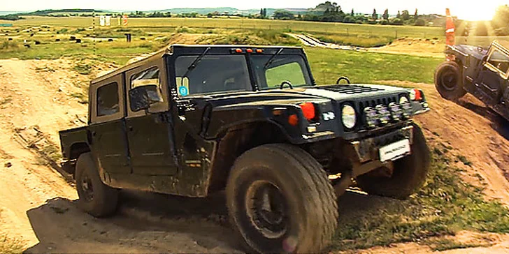 Jízdy s Hummerem na offroadové trati