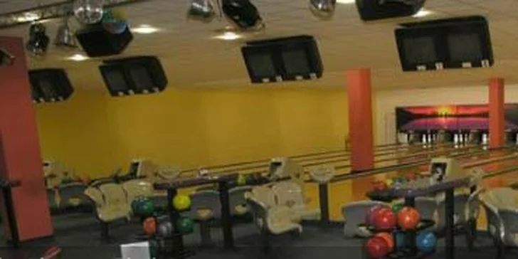 2 hodiny bowlingu na profi dráhách až pro 8 hráčů