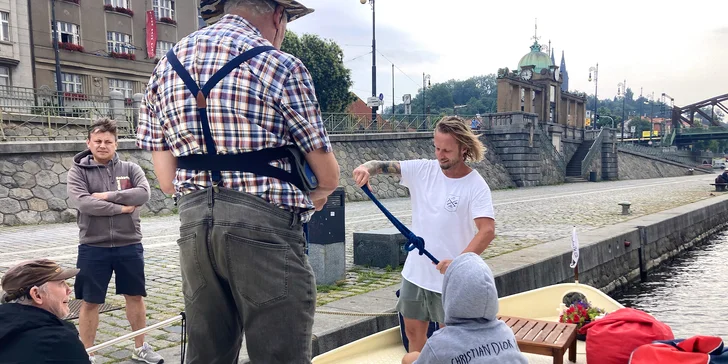 Teoretickou část je možné absolvovat i Děčíně i v Praze, praktickou poté jen v Praze.
