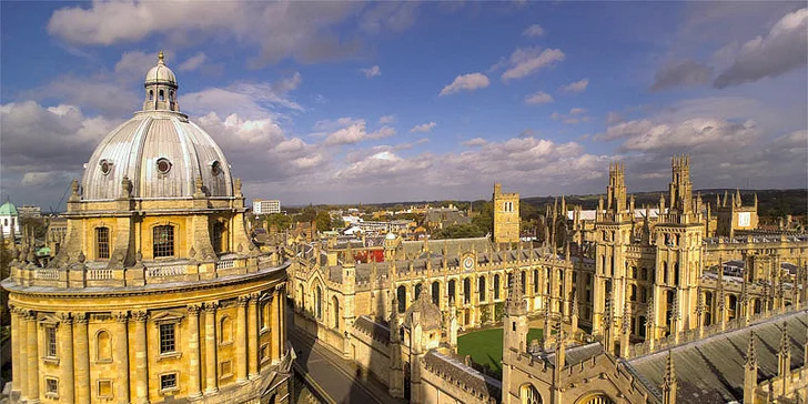  Čeká vás Windsor, Oxford, Cambridge a nevynecháte ani tajuplný Stonehenge. 