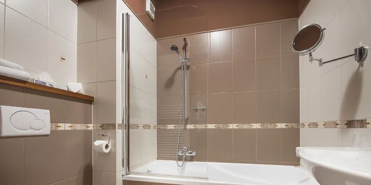 Kúpeľne v apartmánoch disponujú vaňou.