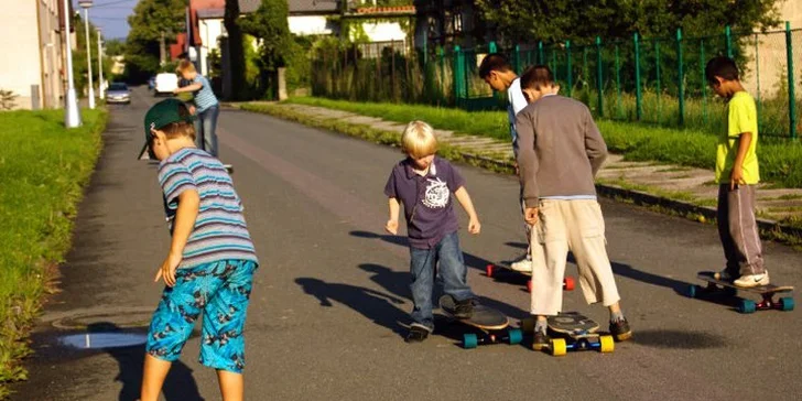 90minutová lekce longboardingu pro začátečníky! Skvělá a stylová zábava pro všechny svobodné lidi.