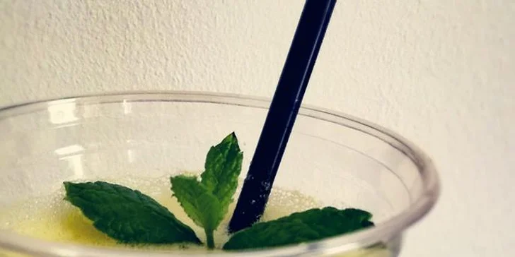 Smoothie z čerstvého ovoce a zeleniny jsou ideální pro doplnění vitamínů v podzimních a zimních dnech.