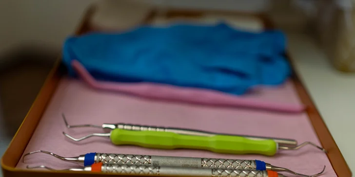 V ordinaci strávíte cca 60 minut, děti i kratší dobu.