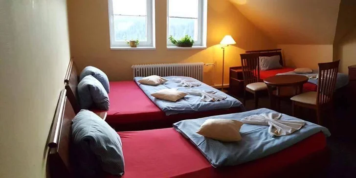 Zabydlíte se v pokojích podle počtu osob (dvou- až pětilůžkové pokoje), které jsou zařízené jednoduše, ale účelně.