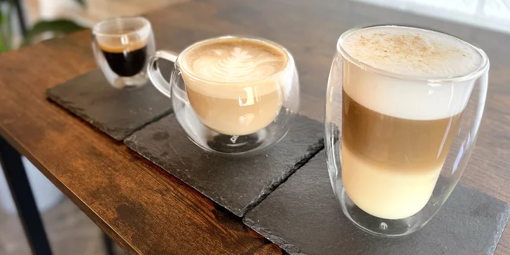 Horký nápoj i míchaný drink či limonáda dle výběru na náměstí Jiřího z Poděbrad