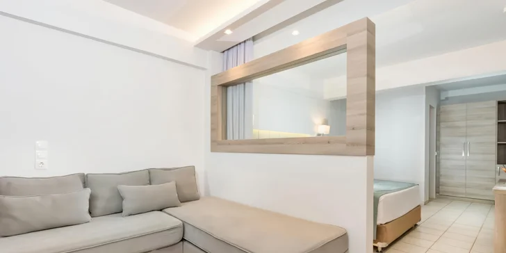 Pokud potřebujete více prostoru, jsou pro vás v nabídce rodinné pokoje (cca 24 m²) s přistýlkou formou sofa a stejně pohodlným vybavením. 