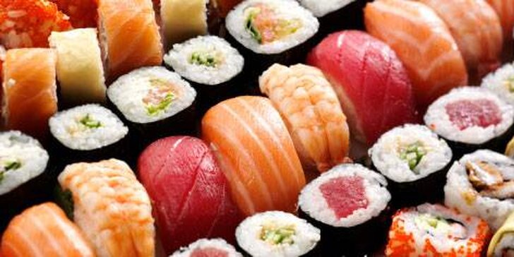 Vychutnejte si 30 kousků sushi a 2 exotické polévky