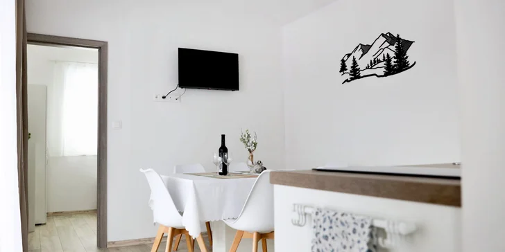 Pro zpříjemnění volného času je k dispozici TV s pestrou nabídkou televizních kanálů a také bezplatné připojení na Wi‑Fi.