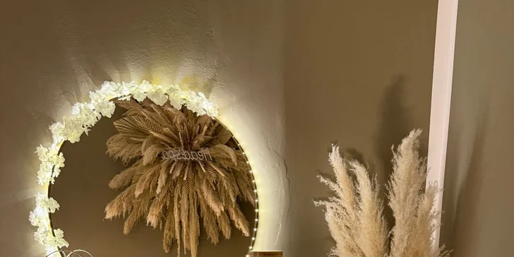 Na místě vás čeká nejen péče o vlasy a vlasovou pokožku, ale i dokonalý relax v podobě head spa.
