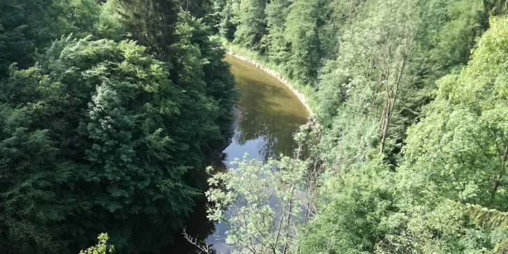 Užijete si plno krásných výhledů na okolní přírodu a řeku Jizeru.